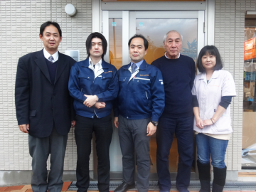 高木ゴム工業株式会社の松﨑隆一社長とスタッフの皆様