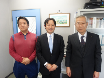 日本リネンサプライ株式会社の内田信社長、内田修工場長に、角田護顧問税理士