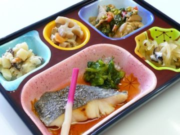 ライフデリ岡山北店は、ただお弁当を配達するだけでなく、それぞれの方にどれだけ寄り添えるか、サービスを提供できるかを考えています。